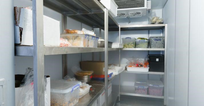 Walk-in-refrigerator-with-professional-food-storage-equipment-containers