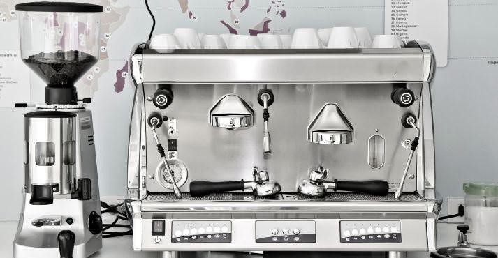 Espresso-machine-with-built-in-steam-wand