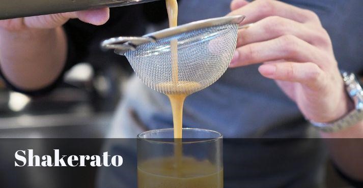 shakerato-being-poured
