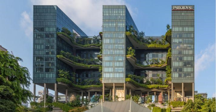 Outerview-of-PARKROYAL-on-Pickering-showcasing-biophilic-design-elements