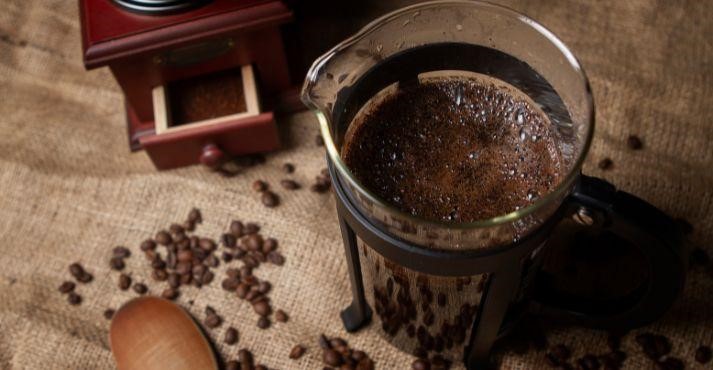 Brewing-coffee-using-a-French-press