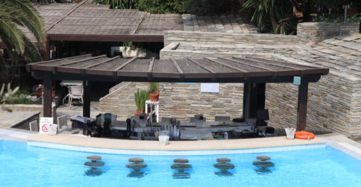 poolside-bar-and-grill