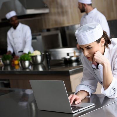 Tech Solutions to Inflation and Labor Issues in Restaurants